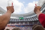 英媒：世界杯期间为18-21岁子女买酒的父母 在美国某些州可能入狱